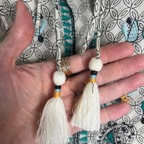 Lucky Brand Large Evelyn Embroidered Peasant Bohemian Tassel Balloon Sleeve Top - Picture 7 of 12